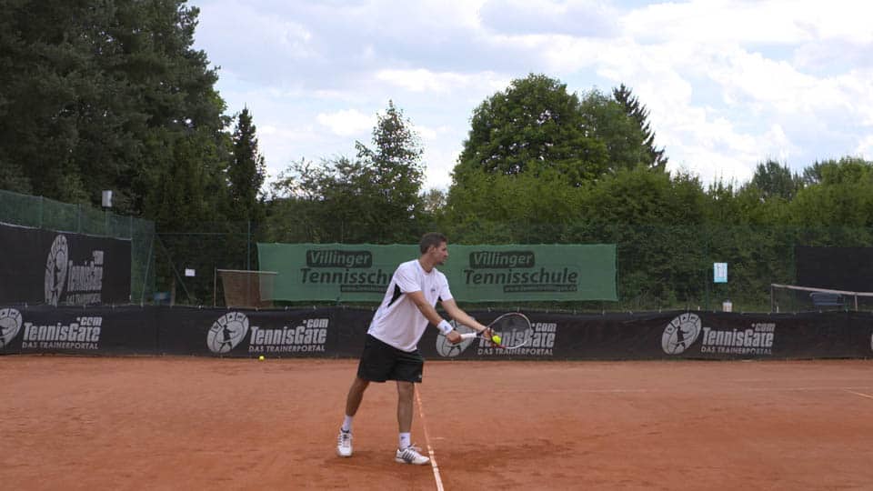Stance and preparation for the serve