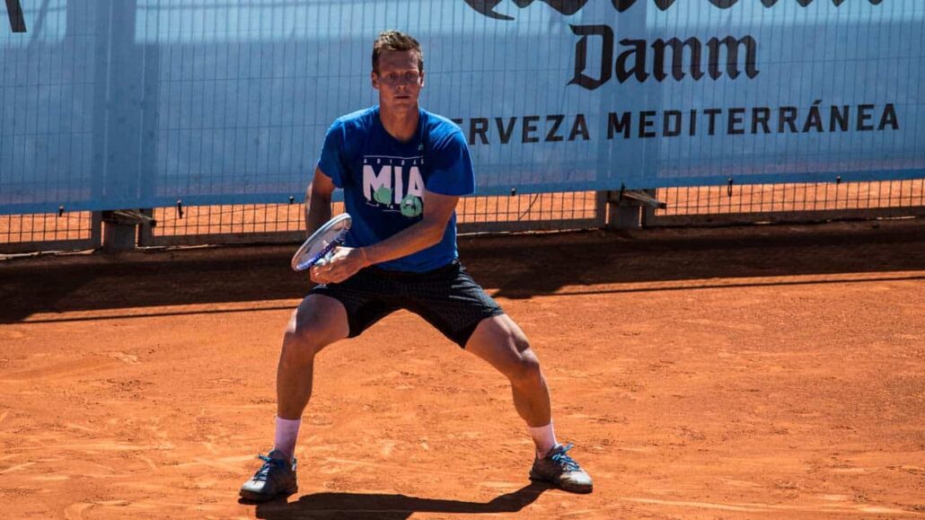 Return of Serve Tennis Guide: Technique, Drills to Improve, & Key Tactics