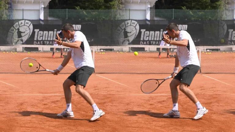 Backhand-Dropshot-twohanded-disguised-backview-Titelbild