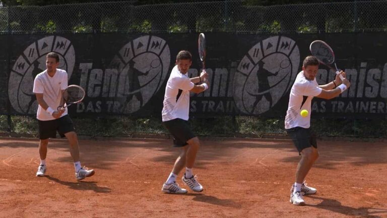 Backhand-Dropshot-twohanded-disguised-frontview-Titelbild