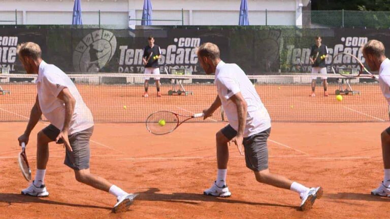 Backhand-one-handed-closed-stance-low-from-back_Title2