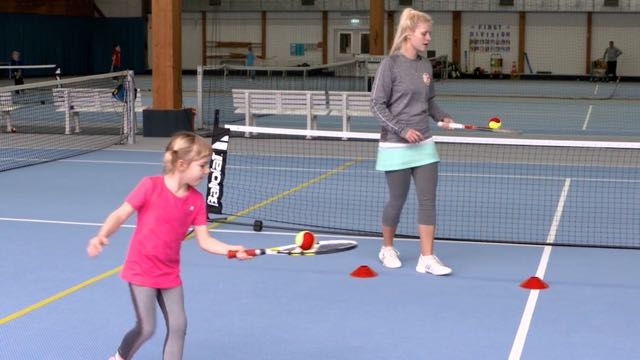 Bambinis - Balance - Slalom with Ball on Strings