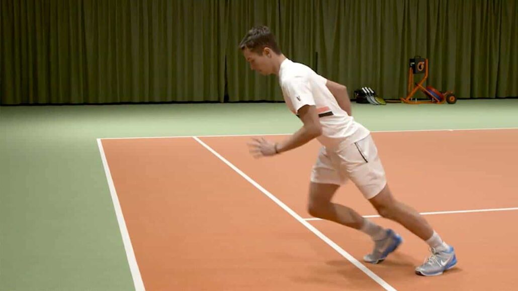 Direction change sprint forward backward in the doubles alley
