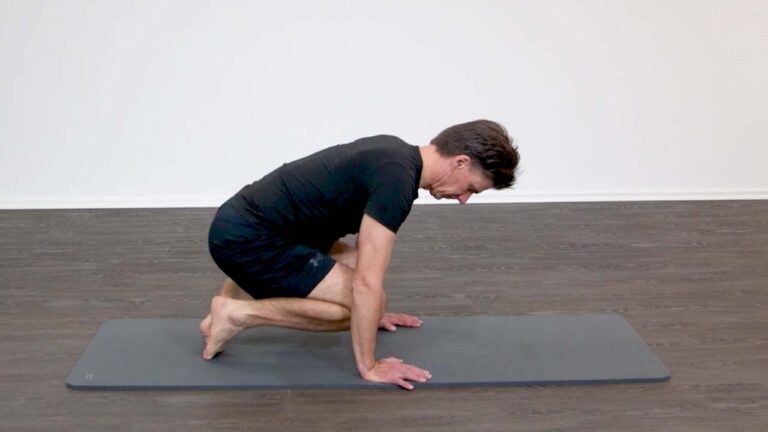 From the heel seat to the squat to mobilize the ankle
