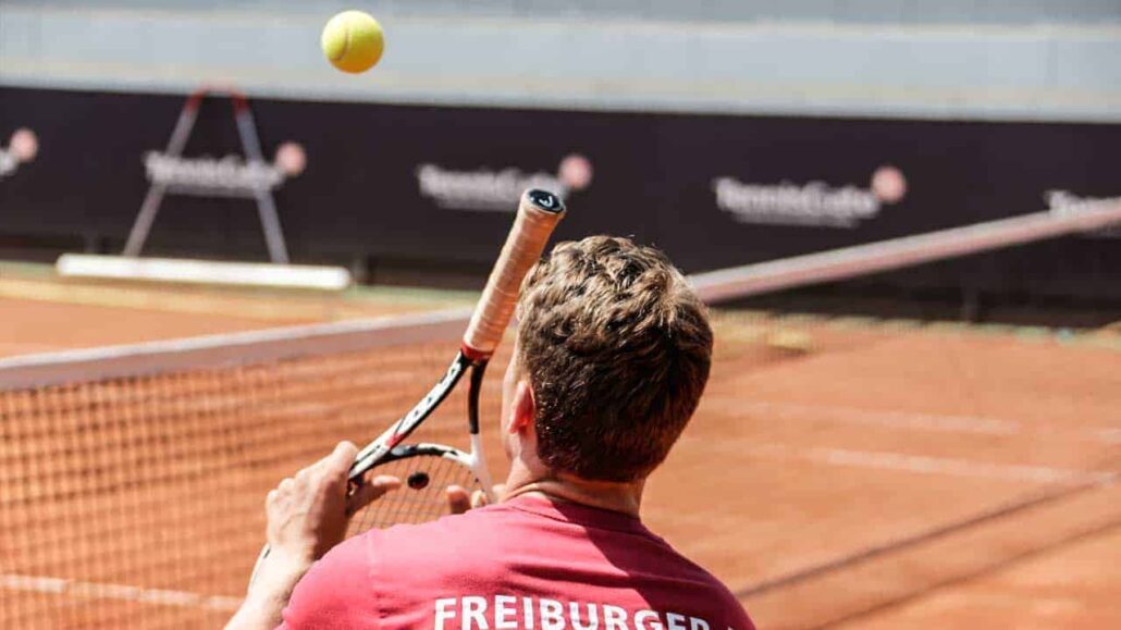 Grip Tennis in Teams with a Pass