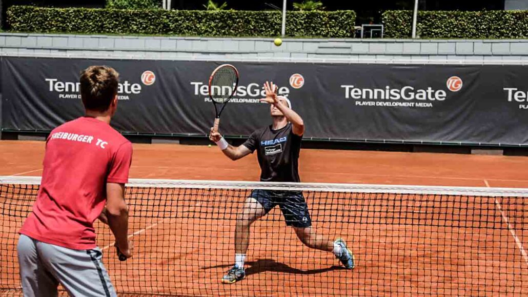 Headball Tennis in Teams with a Pass