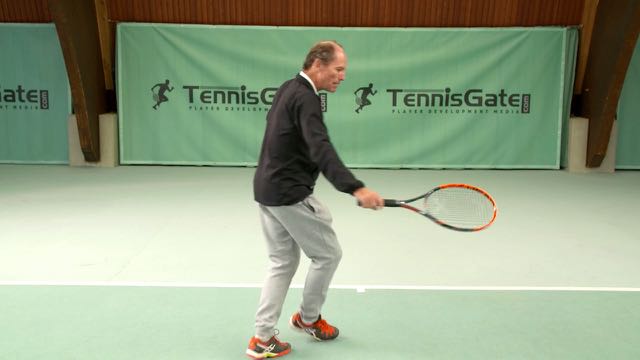 How to stabilize the Body on a One-handed Slice Backhand