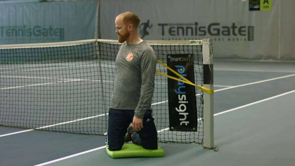 Rotational expansion for the thorax in the kneeling position with a Super Band