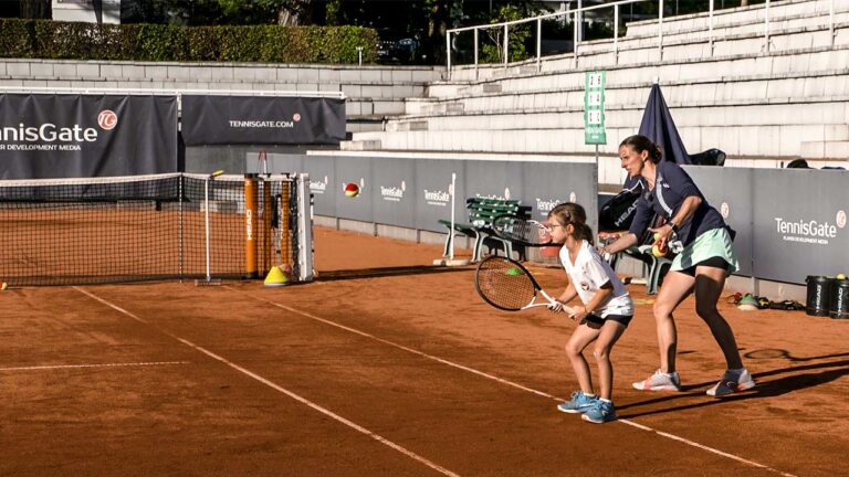 3 Attackers vs 1 Defender