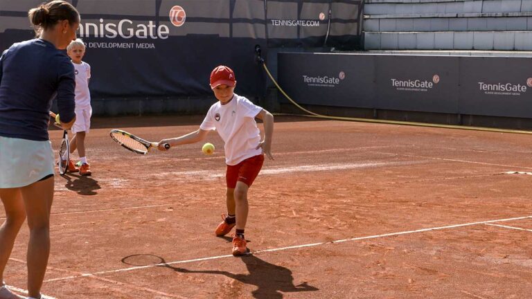 Controlling the down the line shot from different distances.