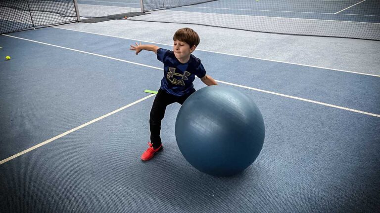 Vorhand Kernelemente schulen mit dem Pezziball